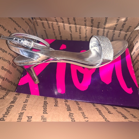 Heels - Picture 2 of 2